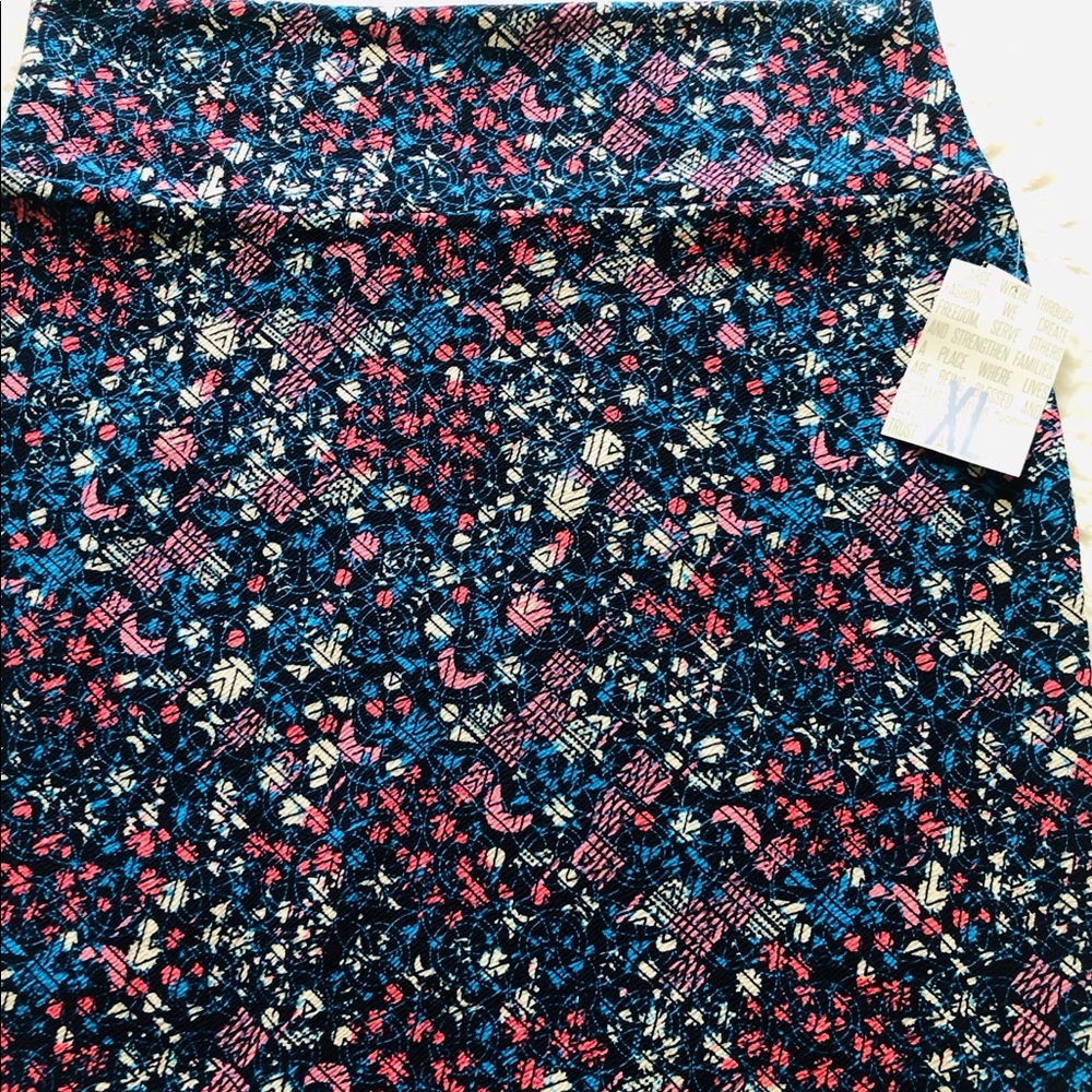 NWT XL LuLaRoe Cassie Blue & Pink